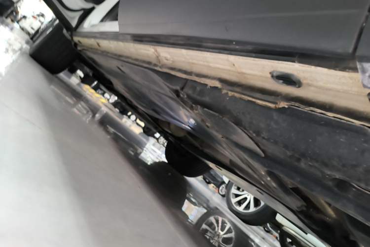 Used Volkswagen Tayron 2023 330TSI Two-Wheel-Drive Luxury Plus Advanced Version Left Side Sill