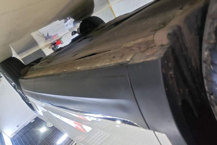 Used Volkswagen Tayron 2023 330TSI Two-Wheel-Drive Luxury Plus Advanced Version Left Side Sill
