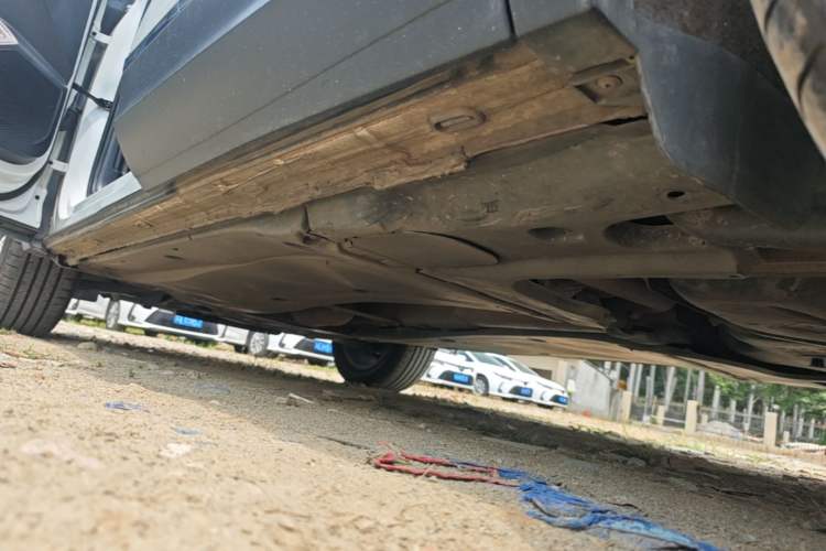 Used Volkswagen Tayron 2023 330TSI Two-Wheel-Drive Luxury Plus Advanced Version Left Side Sill