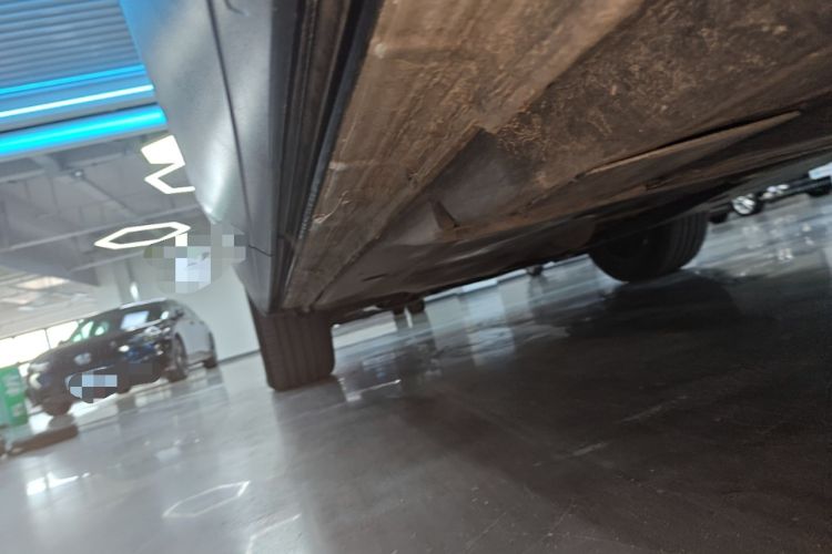 Used Volkswagen Tayron 2023 330TSI Two-Wheel-Drive Luxury Plus Advanced Version Left Side Sill