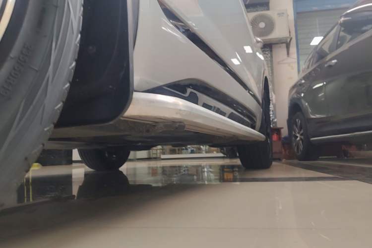 Used Volkswagen Tayron 2023 330TSI Two-Wheel-Drive R-Line High-Energy Version Left Side Sill
