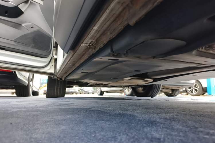 Used Volkswagen Tayron 2023 300TSI Two-Wheel-Drive Luxury Plus Advanced Edition Left Side Sill