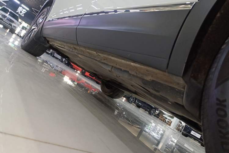 Used Volkswagen Tayron 2023 330TSI Two-Wheel-Drive Luxury Plus Advanced Version Left Side Sill