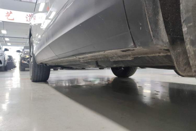 Used Volkswagen Tayron 2023 280TSI Two-Wheel-Drive Luxury Plus Advanced Version Left Side Sill