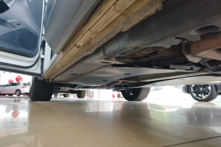 Used Volkswagen Tayron 2023 300TSI Two-Wheel-Drive Luxury Plus Advanced Edition Left Side Sill