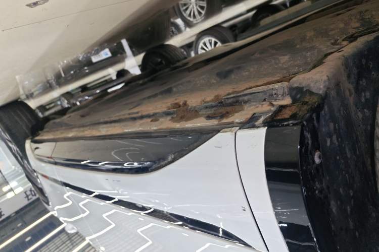 Used Volkswagen Tayron 2023 330TSI Two-Wheel-Drive R-Line High-Energy Version Left Side Sill