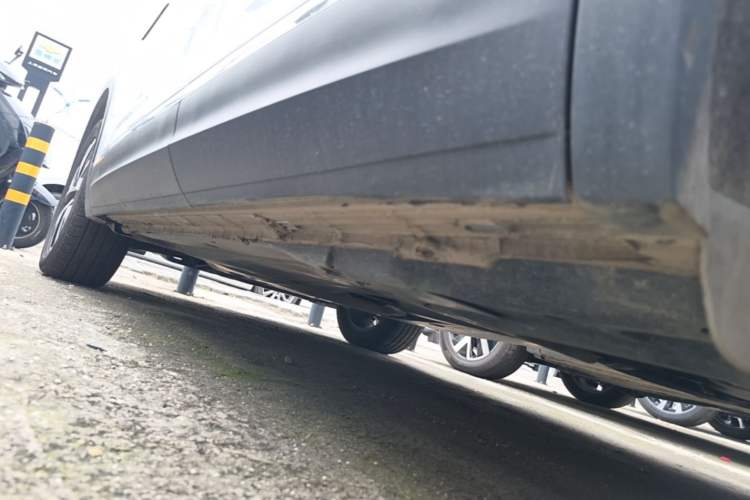Used Volkswagen Tayron 2023 300TSI Two-Wheel-Drive Luxury Plus Advanced Edition Left Side Sill