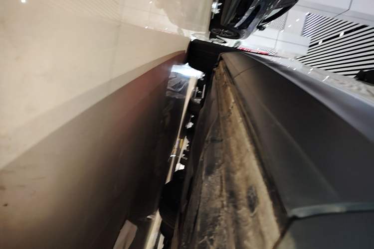 Used Volkswagen Tayron 2023 300TSI Two-Wheel-Drive Luxury Plus Advanced Edition Left Side Sill
