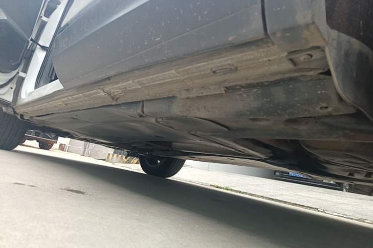 Used Volkswagen Tayron 2023 300TSI Two-Wheel-Drive Luxury Plus Advanced Edition Left Side Sill