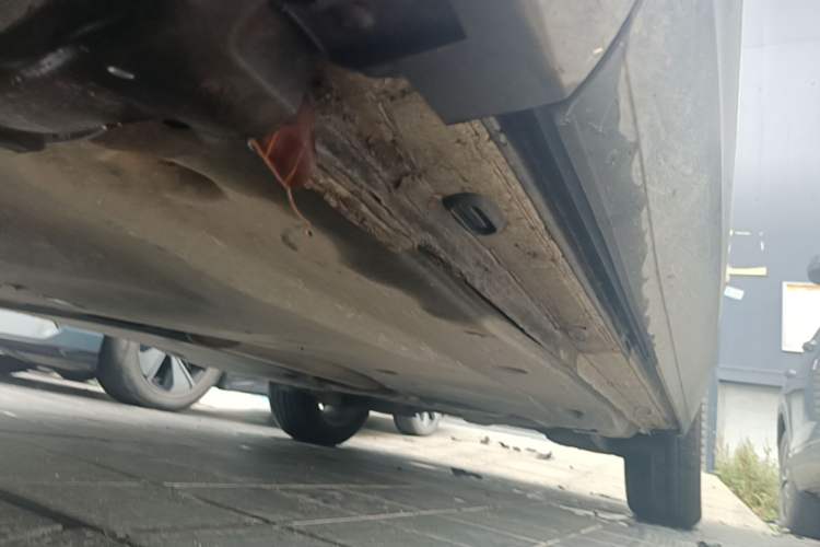 Used Volkswagen Tayron 2023 300TSI Two-Wheel-Drive Luxury Plus Advanced Edition Left Side Sill