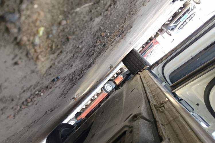 Used Volkswagen Tayron 2023 300TSI Two-Wheel-Drive Luxury Plus Advanced Edition Left Side Sill