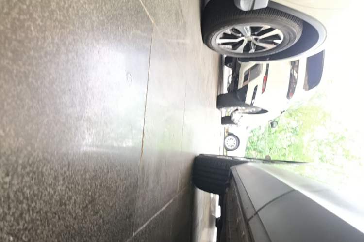 Used Volkswagen Tayron 2023 300TSI Two-Wheel-Drive Luxury Plus Advanced Edition Left Side Sill
