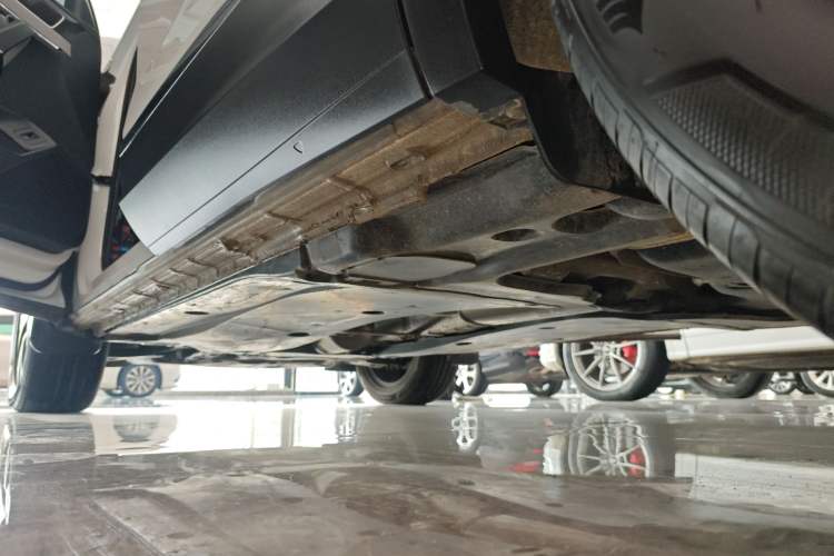 Used Volkswagen Tayron 2023 330TSI Two-Wheel-Drive Luxury Plus Advanced Version Left Side Sill