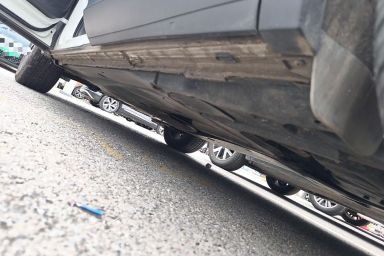 Used Volkswagen Tayron 2023 300TSI Two-Wheel-Drive Luxury Plus Advanced Edition Left Side Sill