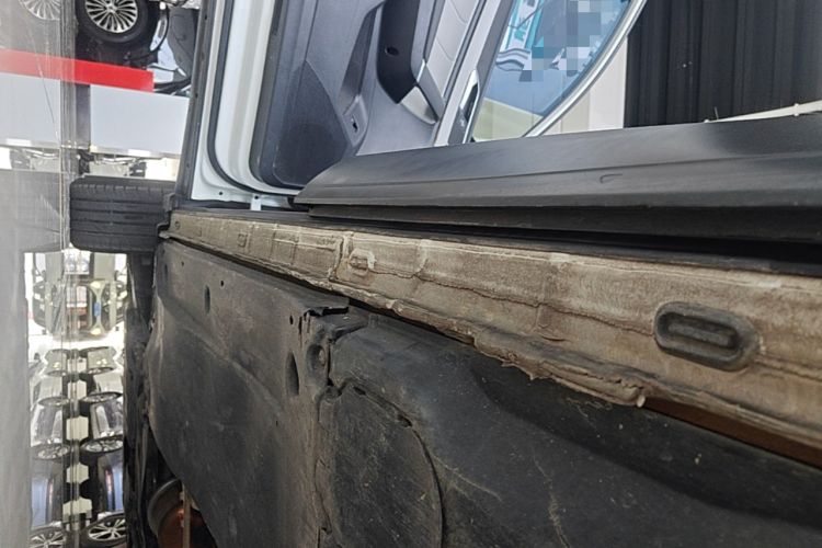 Used Volkswagen Tayron 2023 330TSI Two-Wheel-Drive Luxury Plus Advanced Version Left Side Sill