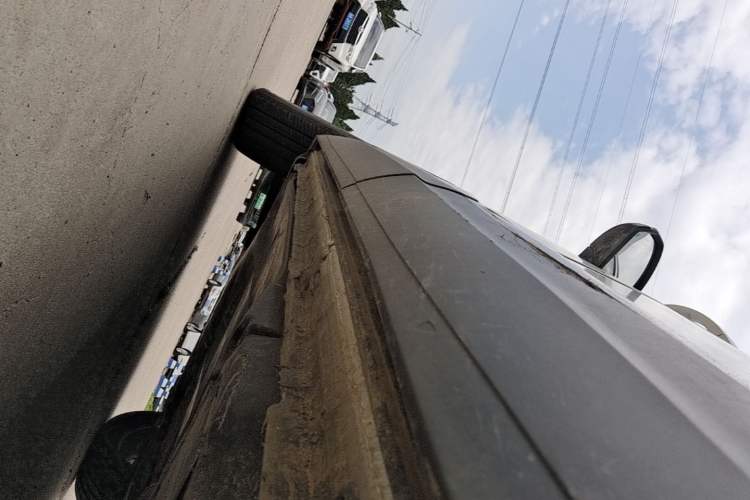 Used Volkswagen Tayron 2023 300TSI Two-Wheel-Drive Luxury Plus Advanced Edition Left Side Sill