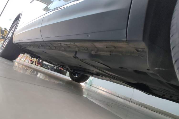 Used Volkswagen Tayron 2023 330TSI Two-Wheel-Drive Luxury Plus Advanced Version Left Side Sill