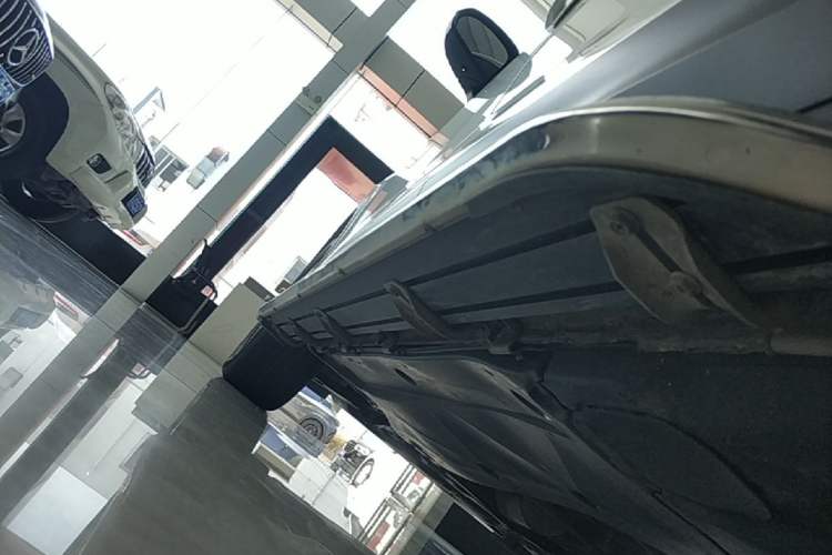 Used Volkswagen Tayron 2023 330TSI Two-Wheel-Drive Luxury Plus Advanced Version Left Side Sill