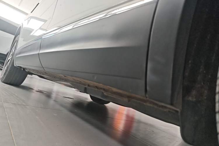 Used Volkswagen Tayron 2023 330TSI Two-Wheel-Drive Luxury Plus Advanced Version Left Side Sill