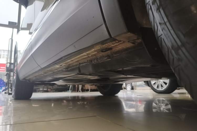 Used Volkswagen Tayron 2023 300TSI Two-Wheel-Drive Luxury Plus Advanced Edition Left Side Sill