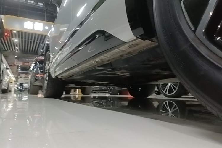 Used Volkswagen Tayron 2023 Revised Version 380TSI All-Wheel Drive R-Line High-Energy Edition Left Side Sill