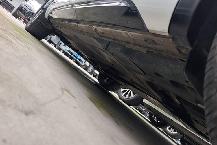 Used Volkswagen Tayron 2023 330TSI Two-Wheel-Drive R-Line High-Energy Version Left Side Sill