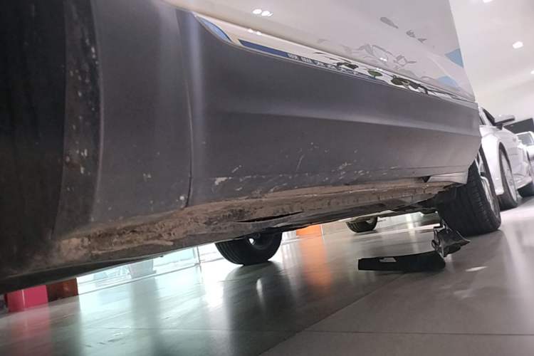 Used Volkswagen Tayron 2023 300TSI Two-Wheel-Drive Luxury Plus Advanced Edition Left Side Sill