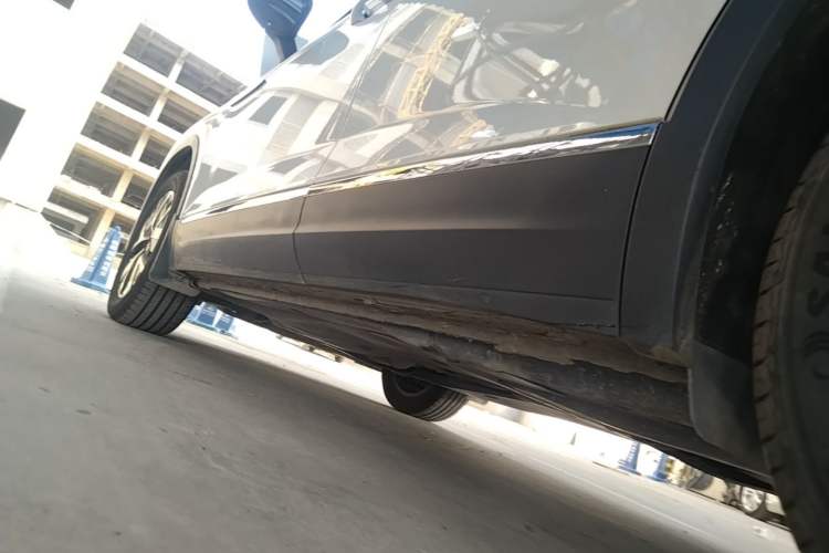 Used Volkswagen Tayron 2023 330TSI Two-Wheel-Drive Luxury Plus Advanced Version Left Side Sill