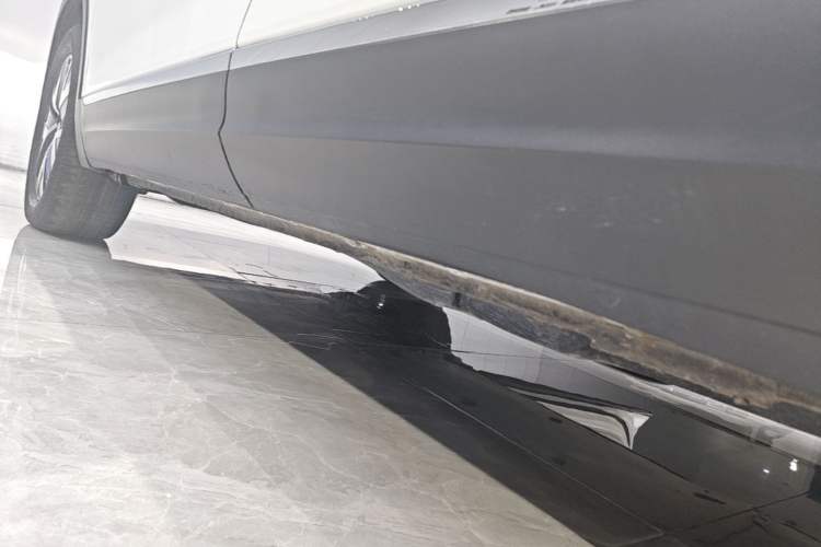 Used Volkswagen Tayron 2023 330TSI Two-Wheel-Drive Luxury Plus Advanced Version Left Side Sill