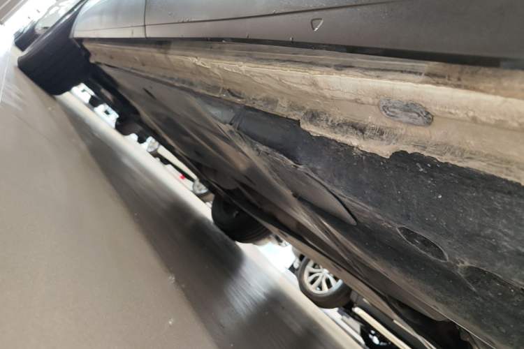 Used Volkswagen Tayron 2023 330TSI Two-Wheel-Drive Luxury Plus Advanced Version Left Side Sill