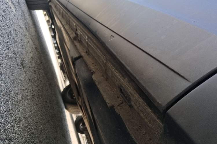 Used Volkswagen Tayron 2023 300TSI Two-Wheel-Drive Luxury Plus Advanced Edition Left Side Sill