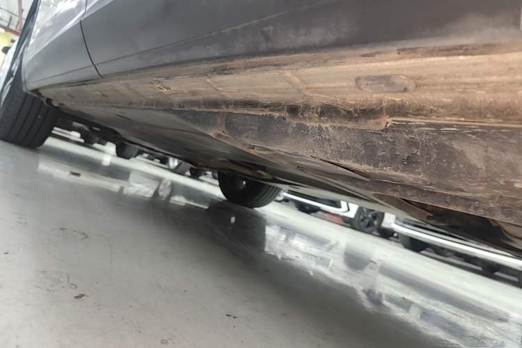 Used Volkswagen Tayron 2023 300TSI Two-Wheel-Drive Luxury Plus Advanced Edition Left Side Sill