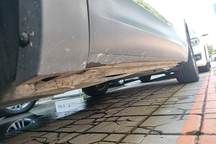 Used Volkswagen Tayron 2023 300TSI Two-Wheel-Drive Luxury Plus Advanced Edition Left Side Sill