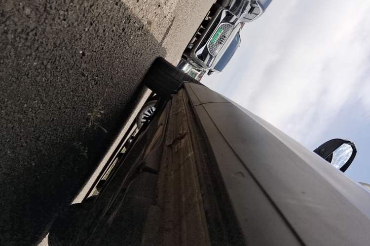 Used Volkswagen Tayron 2023 300TSI Two-Wheel-Drive Luxury Plus Advanced Edition Left Side Sill