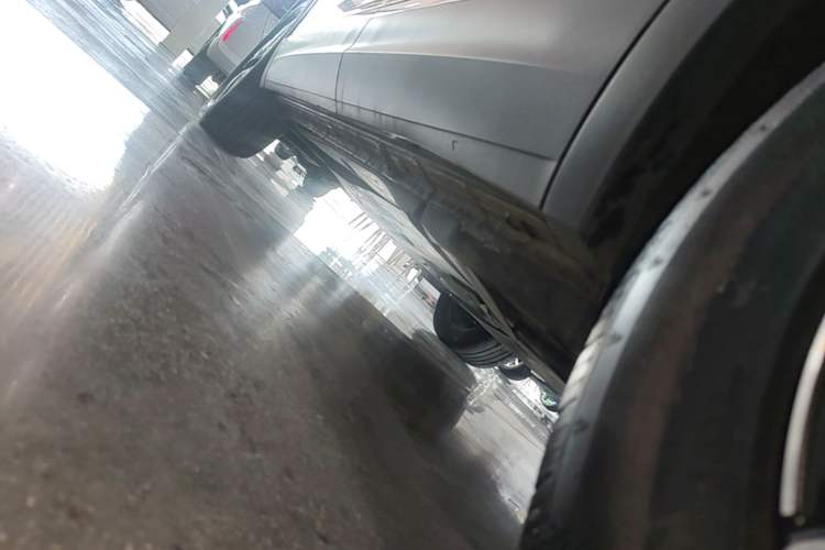 Used Volkswagen Tayron 2023 300TSI Two-Wheel-Drive Luxury Plus Advanced Edition Left Side Sill