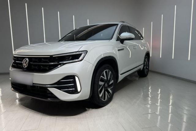 Ojetý Volkswagen Tayron 2023 330TSI Two-Wheel-Drive R-Line High-Energy Version