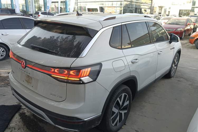 Used Volkswagen Tayron 2023 300TSI Two-Wheel-Drive Luxury Plus Advanced Edition Rear Right 45 Deg