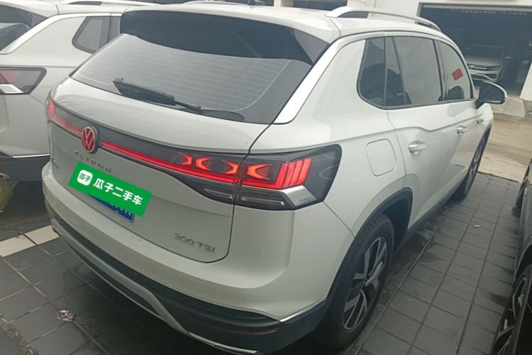 Used Volkswagen Tayron 2023 300TSI Two-Wheel-Drive Luxury Plus Advanced Edition Rear Right 45 Deg