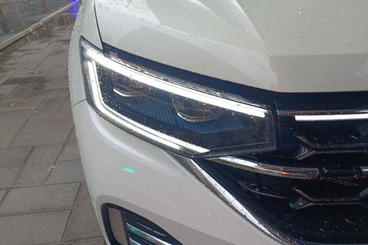 Used Volkswagen Tayron 2023 330TSI Two-Wheel-Drive R-Line High-Energy Version Right Front Headlight