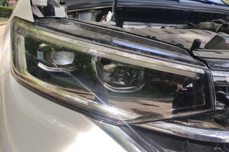 Used Volkswagen Tayron 2023 330TSI Two-Wheel-Drive R-Line High-Energy Version Right Front Headlight