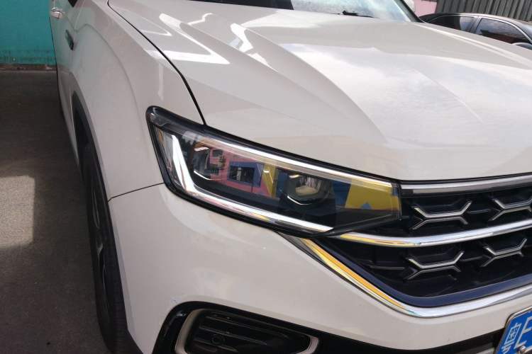 Used Volkswagen Tayron 2023 330TSI Two-Wheel-Drive Luxury Plus Advanced Version Right Front Headlight