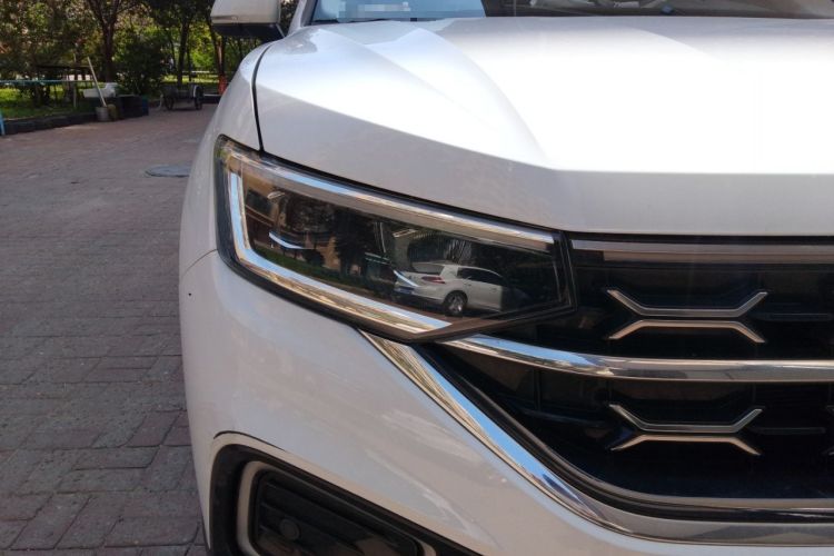 Used Volkswagen Tayron 2023 280TSI Two-Wheel-Drive Luxury Plus Advanced Version Right Front Headlight