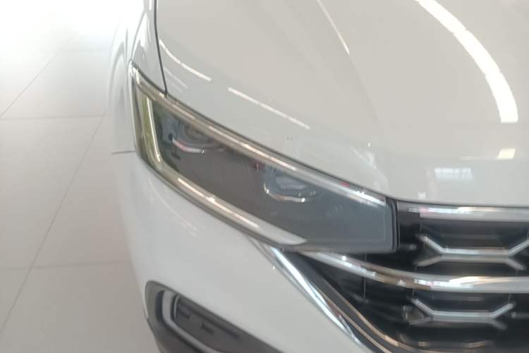 Used Volkswagen Tayron 2023 300TSI Two-Wheel-Drive Luxury Plus Advanced Edition Right Front Headlight