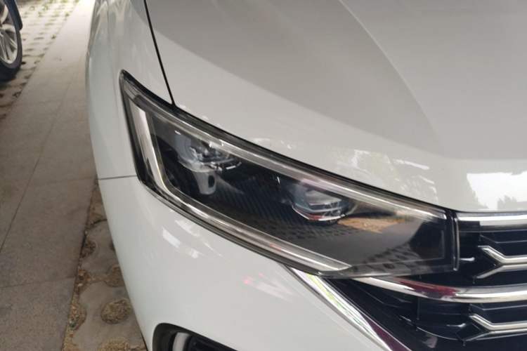 Used Volkswagen Tayron 2023 300TSI Two-Wheel-Drive Luxury Plus Advanced Edition Right Front Headlight