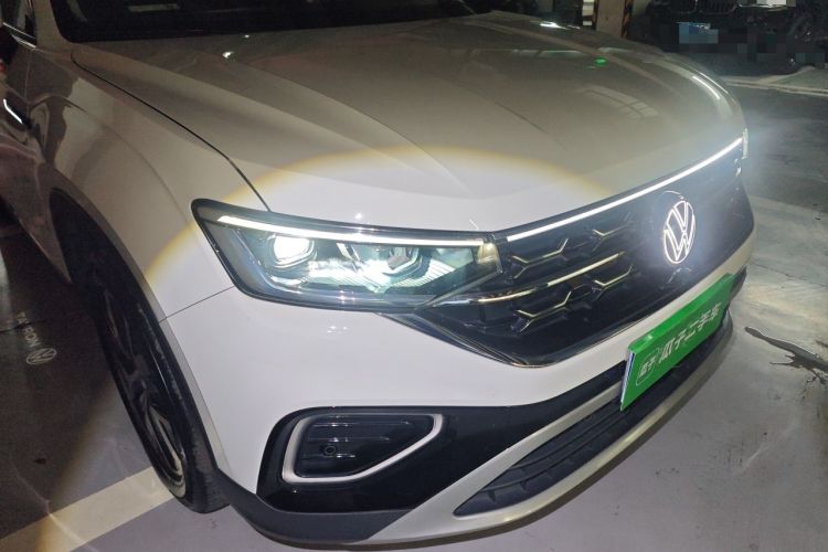 Used Volkswagen Tayron 2023 330TSI Two-Wheel-Drive Luxury Plus Advanced Version Right Front Headlight