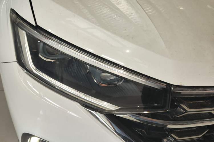 Used Volkswagen Tayron 2023 330TSI Two-Wheel-Drive Luxury Plus Advanced Version Right Front Headlight
