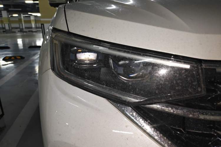 Used Volkswagen Tayron 2023 330TSI Two-Wheel-Drive R-Line High-Energy Version Right Front Headlight