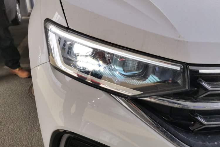 Used Volkswagen Tayron 2023 280TSI Two-Wheel-Drive Luxury Plus Advanced Version Right Front Headlight