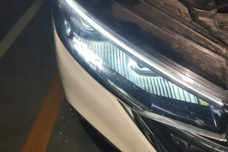 Used Volkswagen Tayron 2023 330TSI Two-Wheel-Drive Luxury Plus Advanced Version Right Front Headlight