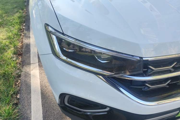 Used Volkswagen Tayron 2023 300TSI Two-Wheel-Drive Luxury Plus Advanced Edition Right Front Headlight